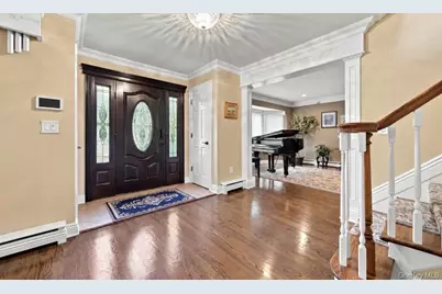 26 Astro Place, Dix Hills, NY 11746 - Photo 2