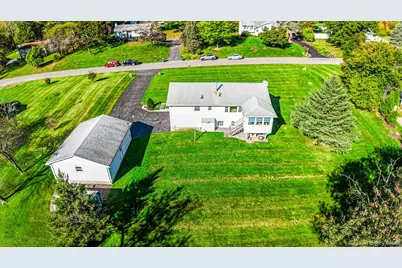 8 Gunsch Estate Drive, Newburgh, NY 12550 - Photo 4