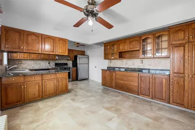 515 Mountainview Avenue, Valley Cottage, NY 10989 - Photo 16