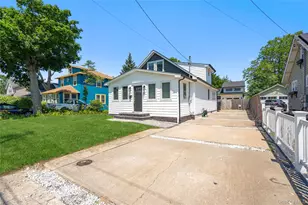 55 Cleveland St, Patchogue, NY 11772 - Photo 2