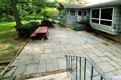 16 Argyle Place, Smithtown, NY 11787 - Photo 32
