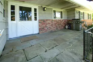 16 Argyle Pl, Smithtown, NY 11787 - Photo 6