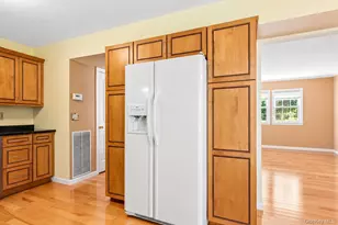 24 Huntington Commons, Yaphank, NY 11980 - Photo 10