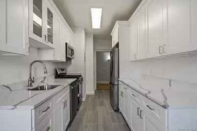 27 N Central Avenue #5D, Hartsdale, NY 10530 - Photo 2