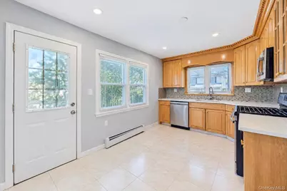 180 N 7th Street, Lindenhurst, NY 11757 - Photo 8