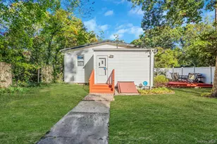 60 S Evergreen Dr, Selden, NY 11784 - Photo 14