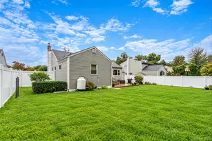 24 Chapel Pl, North Babylon, NY 11703 - Photo 20