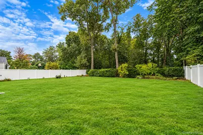 24 Chapel Place, North Babylon, NY 11703 - Photo 22