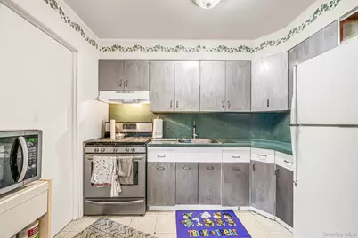 24 Chapel Place, North Babylon, NY 11703 - Photo 8