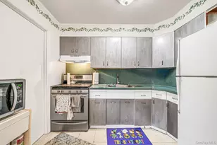 24 Chapel Pl, North Babylon, NY 11703 - Photo 8
