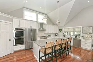 31 Huntington Bay Rd, Huntington, NY 11743 - Photo 8