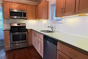 92 School St, Oyster Bay, NY 11771 - Photo 6