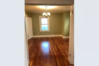 8 Raymond Street, Glen Cove, NY 11542 - Photo 4
