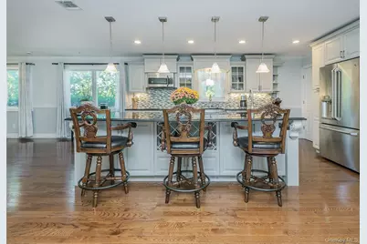 752 Kensington Court, Westbury, NY 11590 - Photo 8
