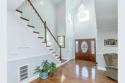 752 Kensington Court, Westbury, NY 11590 - Photo 2
