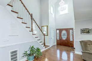 752 Kensington Ct, Westbury, NY 11590 - Photo 2