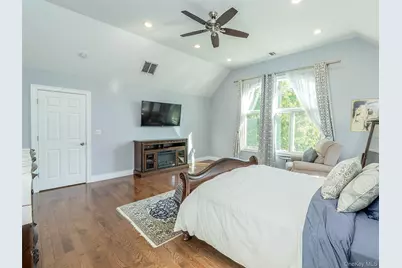 752 Kensington Court, Westbury, NY 11590 - Photo 24