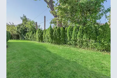 752 Kensington Court, Westbury, NY 11590 - Photo 28