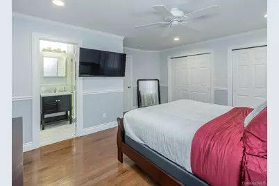 752 Kensington Court, Westbury, NY 11590 - Photo 16