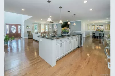 752 Kensington Court, Westbury, NY 11590 - Photo 10