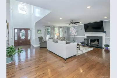 752 Kensington Court, Westbury, NY 11590 - Photo 4
