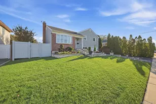 2624 Flower St, Westbury, NY 11590 - Photo 2