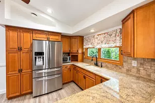 25 Urban Dr, Selden, NY 11784 - Photo 4