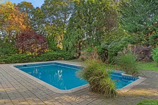 588 Pleasure Dr, Riverhead, NY 11901 - Photo 2