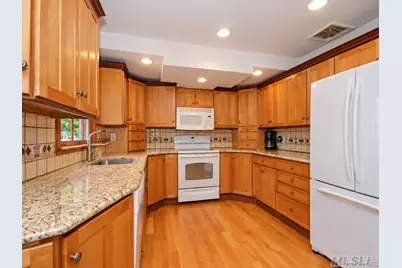20 Buccaneer Lane, East Setauket, NY 11733 - Photo 8