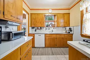 60-50 69th Ln, Maspeth, NY 11378 - Photo 10