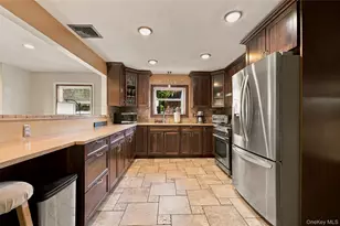 24 Revolutionary Rd, Cortlandt Manor, NY 10567 - Photo 4
