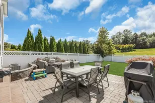 140 Rivendell Ct, Melville, NY 11747 - Photo 30