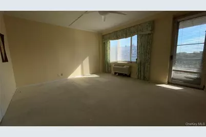 111 Cherry Valley Avenue #702 W, Garden City, NY 11530 - Photo 18