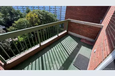 111 Cherry Valley Avenue #702 W, Garden City, NY 11530 - Photo 8