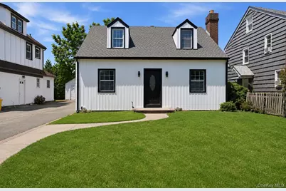 48 Flower Street, Hicksville, NY 11801 - Photo 2