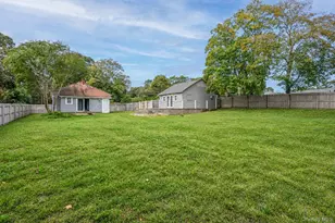 16 Squiretown Rd, Hampton Bays, NY 11946 - Photo 4