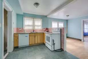 16 Squiretown Rd, Hampton Bays, NY 11946 - Photo 10