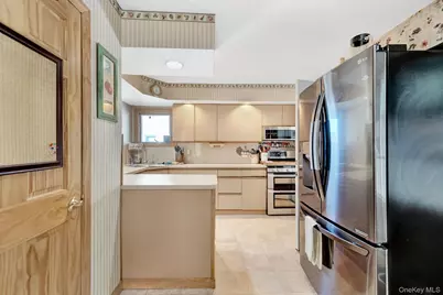33 Mohawk Drive, North Babylon, NY 11703 - Photo 10