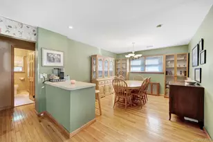 33 Mohawk Dr, North Babylon, NY 11703 - Photo 6