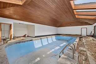 1574 Laurel Hollow Rd, Syosset, NY 11791 - Photo 12