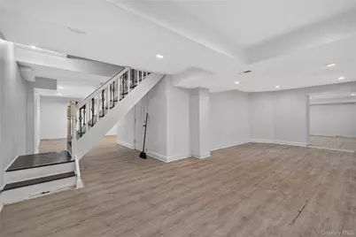 1574 Laurel Hollow Road, Syosset, NY 11791 - Photo 28