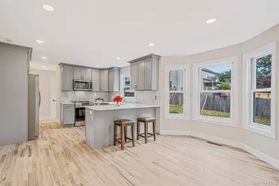 25 Avenue B, Holbrook, NY 11741 - Photo 12