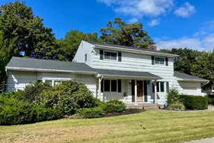21 Shelton Ct, Commack, NY 11725 - Photo 2