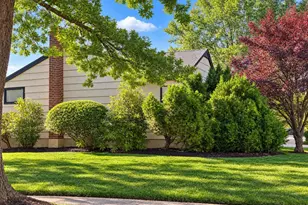 428 Leslie Ln, Uniondale, NY 11553 - Photo 2