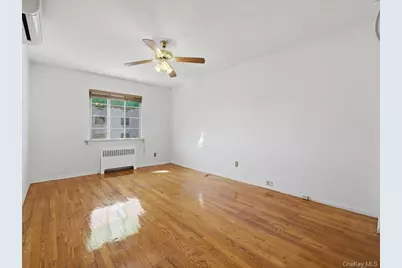 1058 E 211th Street, Bronx, NY 10469 - Photo 10