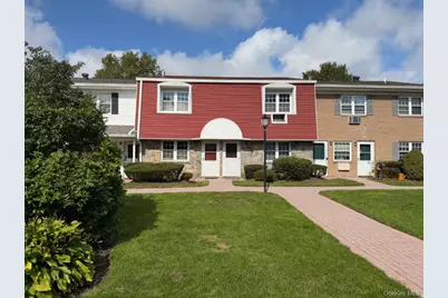 22 Springwood Drive, North Babylon, NY 11703 - Photo 2