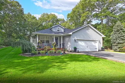 81 C Robinson Avenue, Medford, NY 11763 - Photo 2