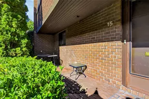 15 Fox Ridge, Roslyn, NY 11576 - Photo 2