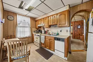 70-06 67th St, Glendale, NY 11385 - Photo 28