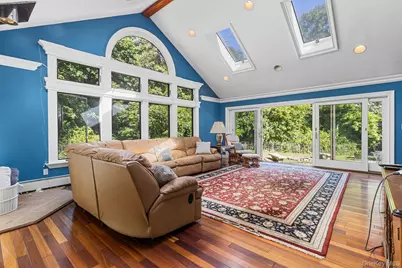 27 Willoughby Path, East Northport, NY 11731 - Photo 8